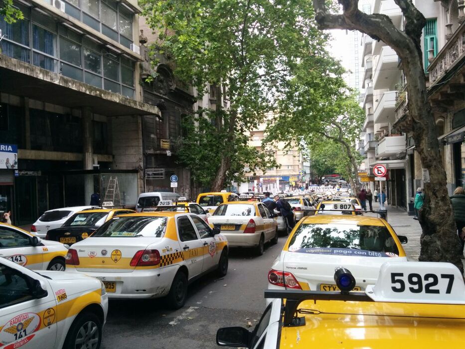 Una mujer denunció que un taxista ingresó a su casa a la fuerza e intentó abusar de ella