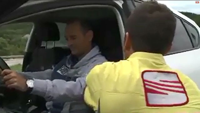 A papá mono...