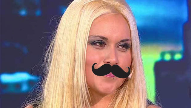 Al tacho por un mostacho