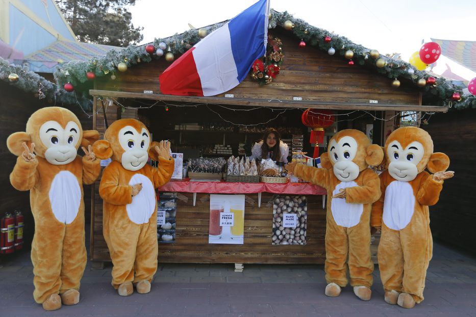 A papá mono con banana verde