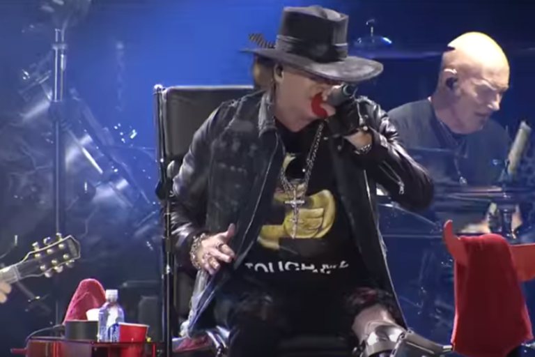 Así fue el debut de Axl Rose junto a AC/DC