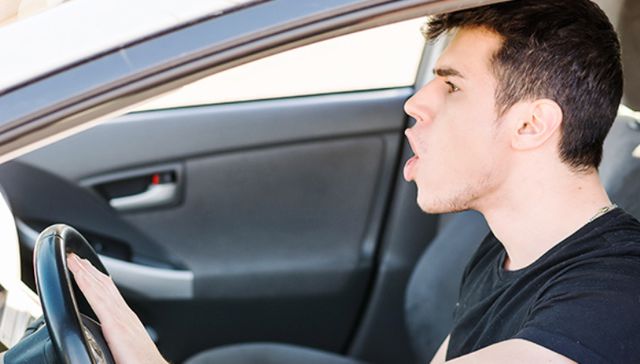 Si maneja no converse