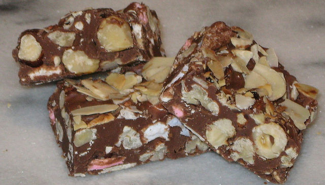 Turrón de chocolate y frutos secos