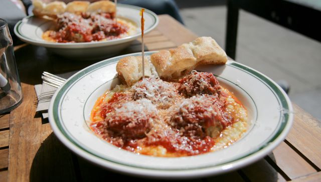 Polenta con salchicha
