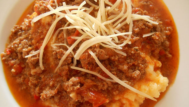 Polenta con salsa boloñesa
