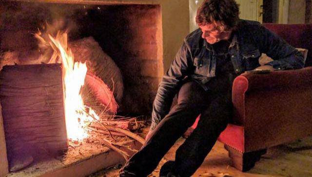 Atrás del mostrador