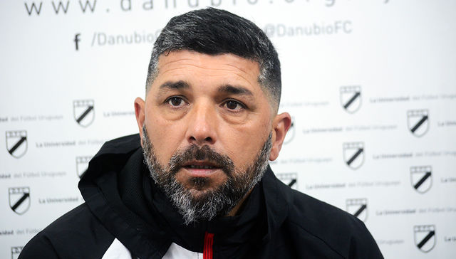 Teléfono, Leo… un tal Juan Pedro