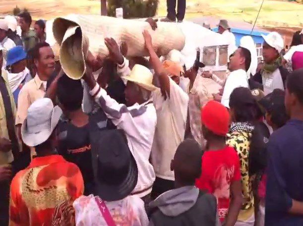 Bailar con la más fea