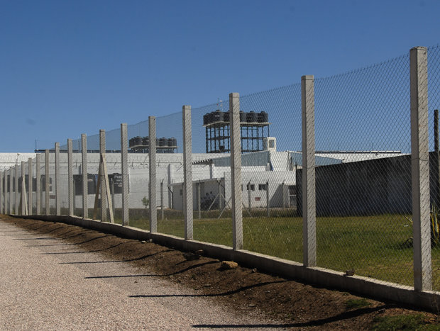 Cárcel de Las Rosas: compañeros de celda de recluso lo maltrataban y evitaban que comiera