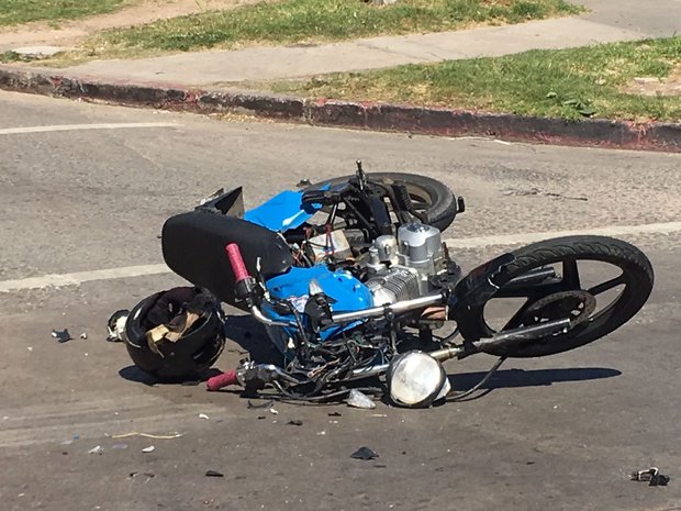 Motociclista murió en un choque en ruta 12; perdió el dominio e impactó contra una rotonda