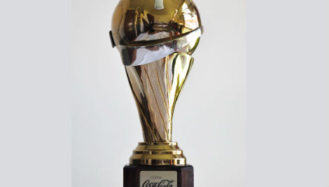 Reciclaje y creatividad en la copa de Coca-Cola para el campeón del fútbol uruguayo