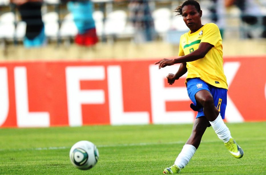 Brasil entrega, por primera vez, premio futbolístico a una mujer
