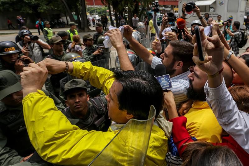 Protestas en Venezuela suman 21 muertos: mujer oficialista, última víctima