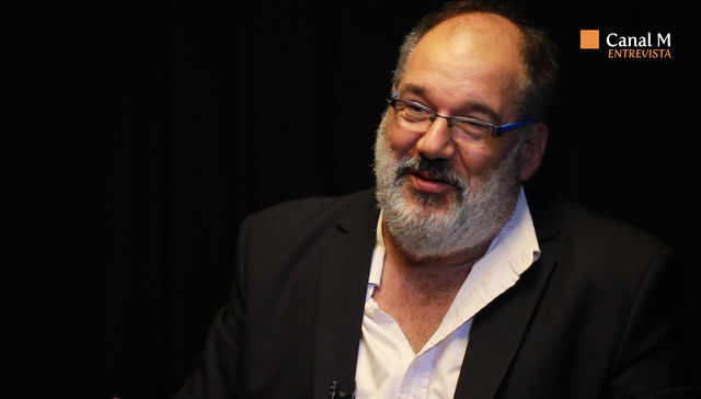 Con nombre y apellido