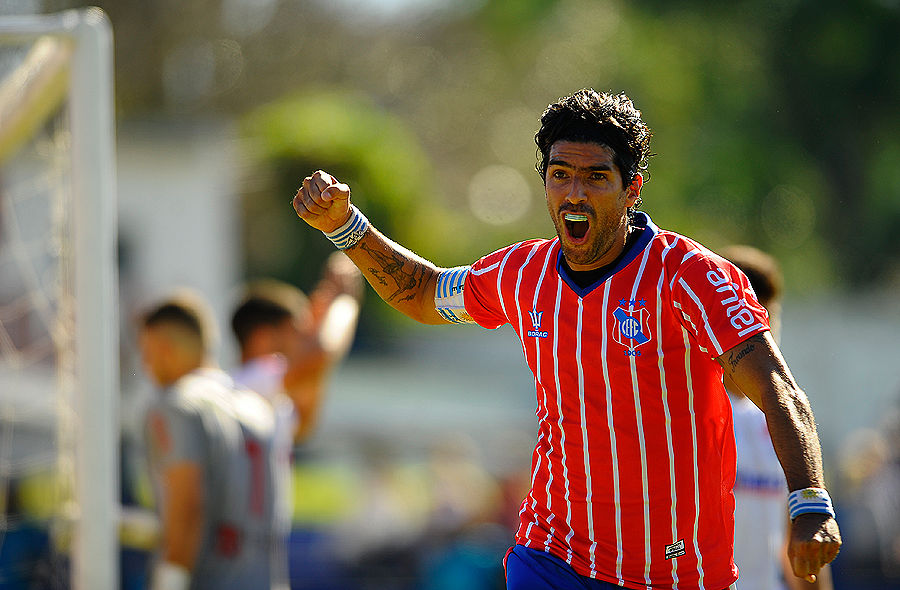 Sentado frente al mar