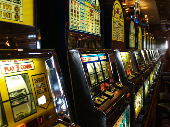 EEUU: ganó 43 millones en slots y la quieren “arreglar” con una cena y … ¡2 dólares!