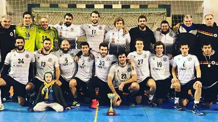 Otra copa a la vitrina