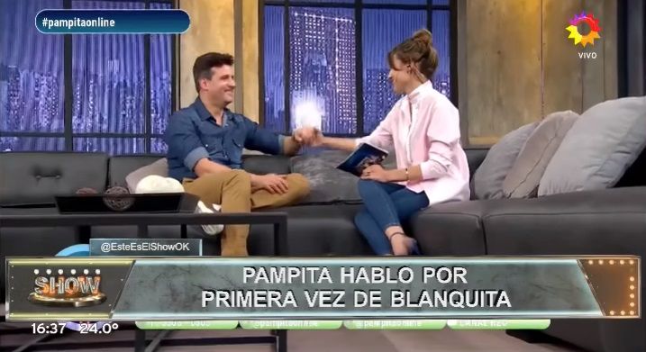 Con la mano en el corazón