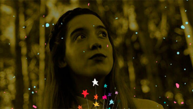 La mano en el corazón