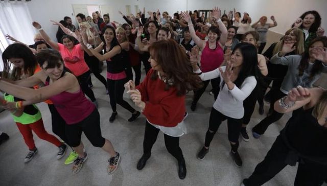 Ella no baila sola