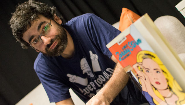 Johnny tomó su pistola