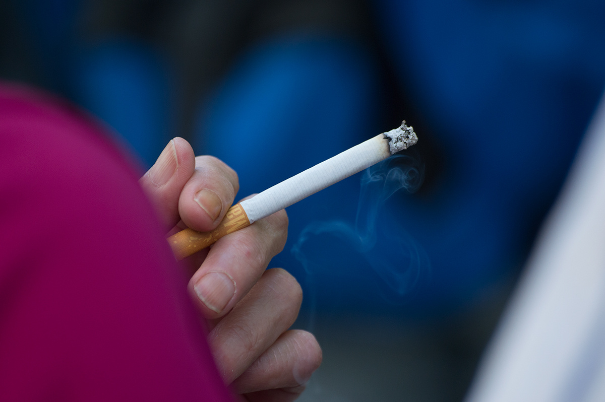 Círculo vicioso: fumar no solo da cáncer, también daña mecanismos que podrían prevenirlo