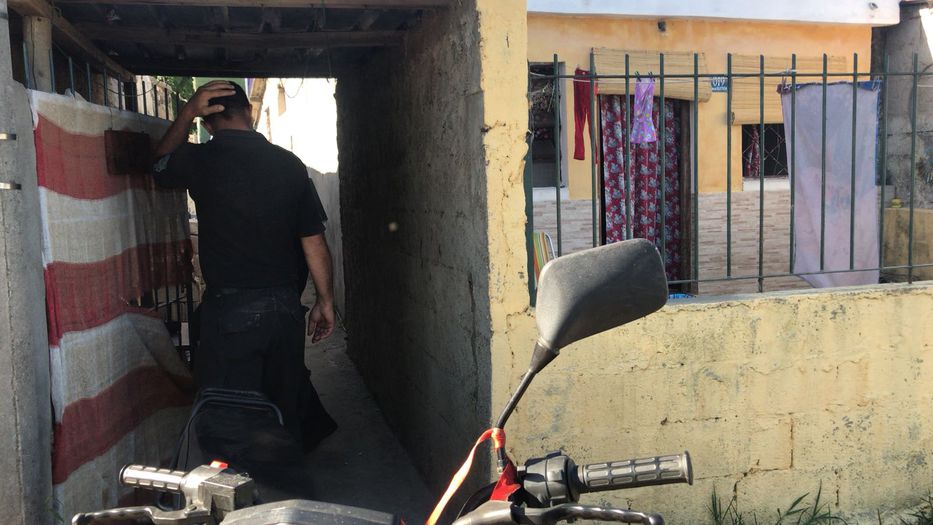 Atacaron a policía en Casabó y le robaron el arma reglamentaria