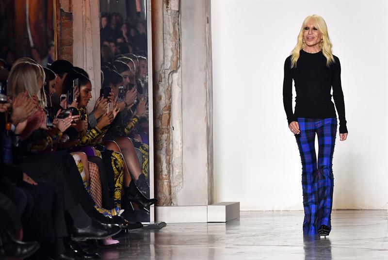 Michael Kors compra Versace por  millones de euros