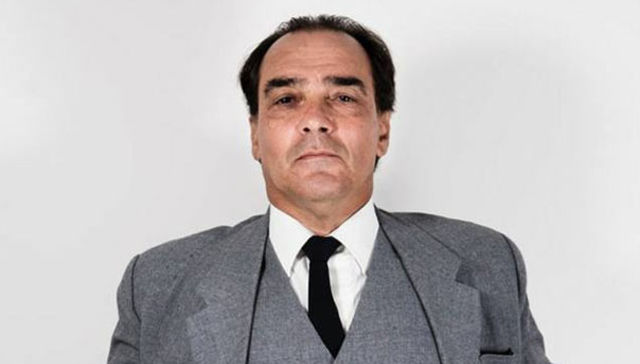 Es solo plata y no amores