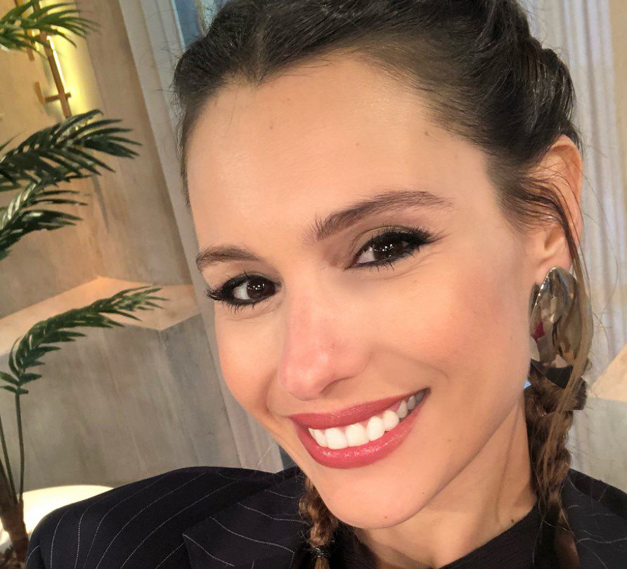 Pampita mostró la “magia” que hacen sus maquilladores antes de salir al aire
