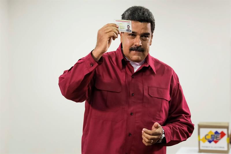 Con la eme de Maduro