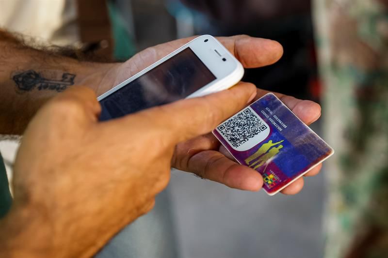 Como te digo una cosa...