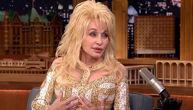 No te merecemos, reina