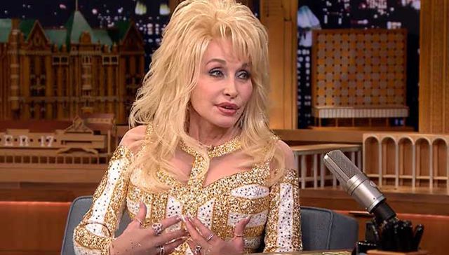 No te merecemos, reina