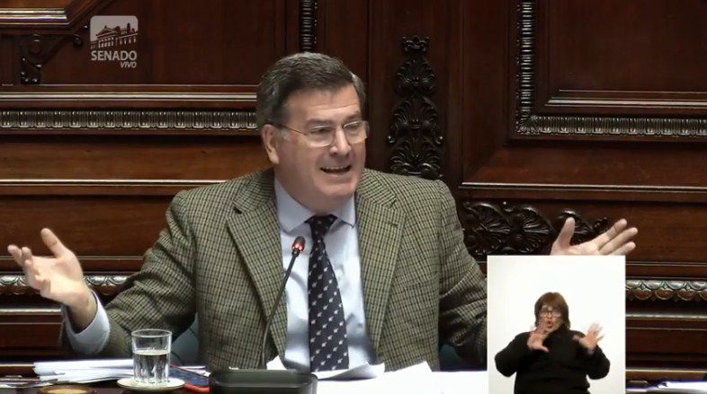 Bordaberry atribuyó a gestión de Bonomi la falta de figuritas del Mundial y Michelini no lo perdonó