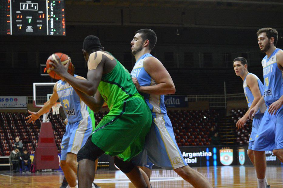 Básquetbol: Uruguay perdió contra Brasil con un triple en la hora en el  Sudamericano U21