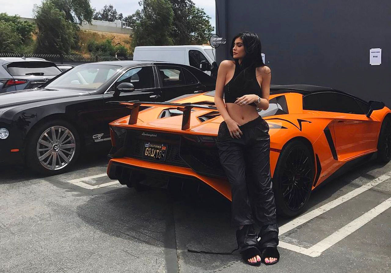 El lujoso auto Lamborghini (de Louis Vuitton) que Kylie Jenner