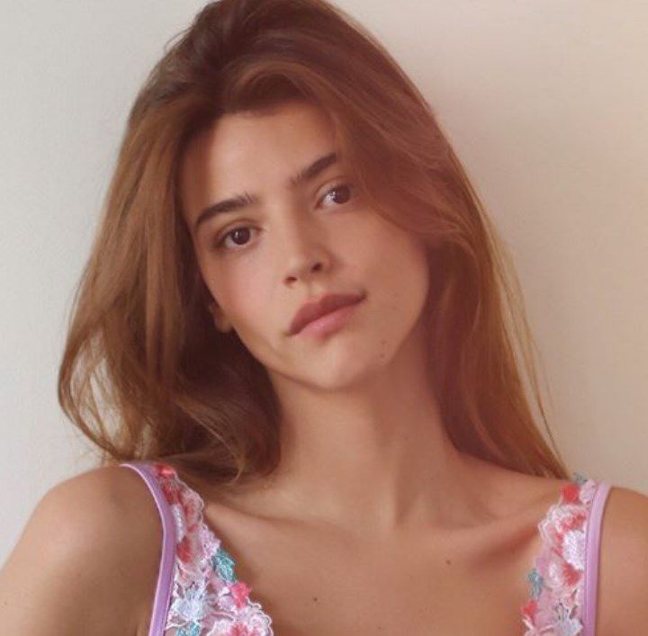 El topless jugadísimo de Calu Rivero: playa, sol, arena y una incómoda pose sin bikini