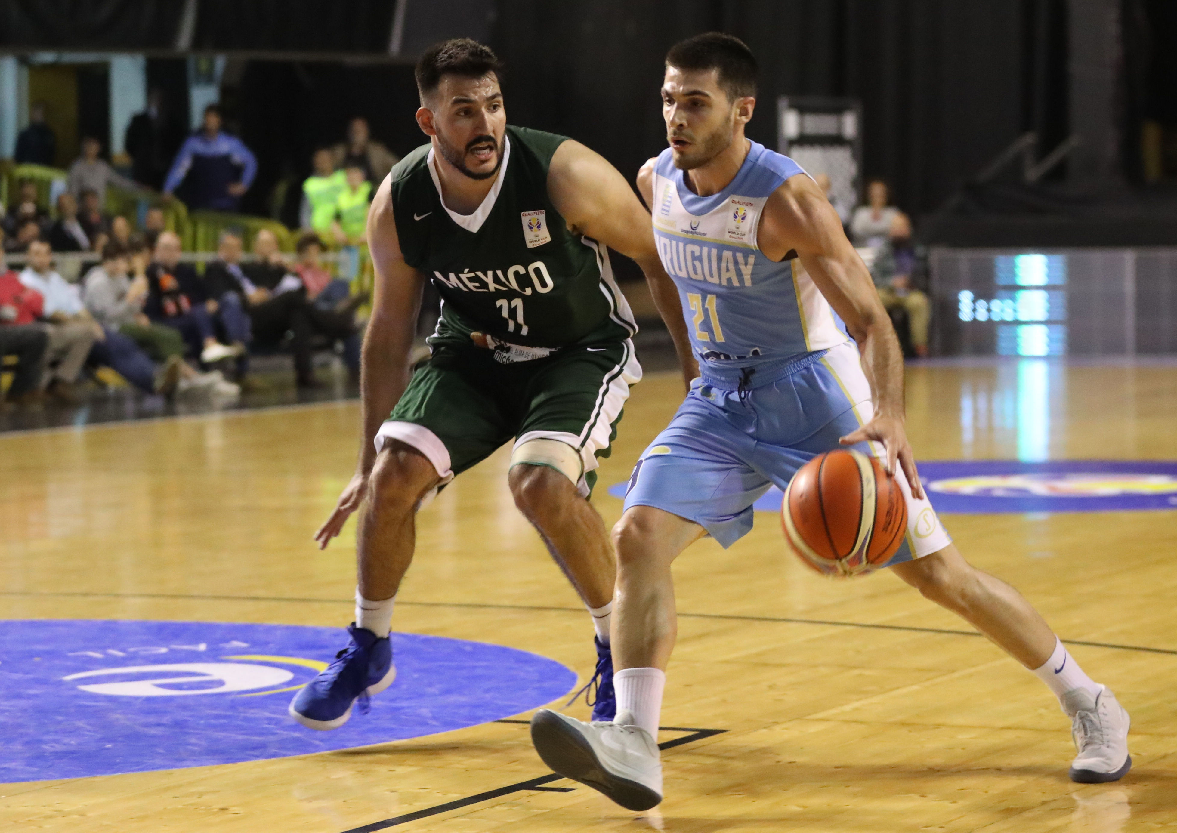 Básquetbol: Luciano Parodi deja su club israelí antes de debutar y ...