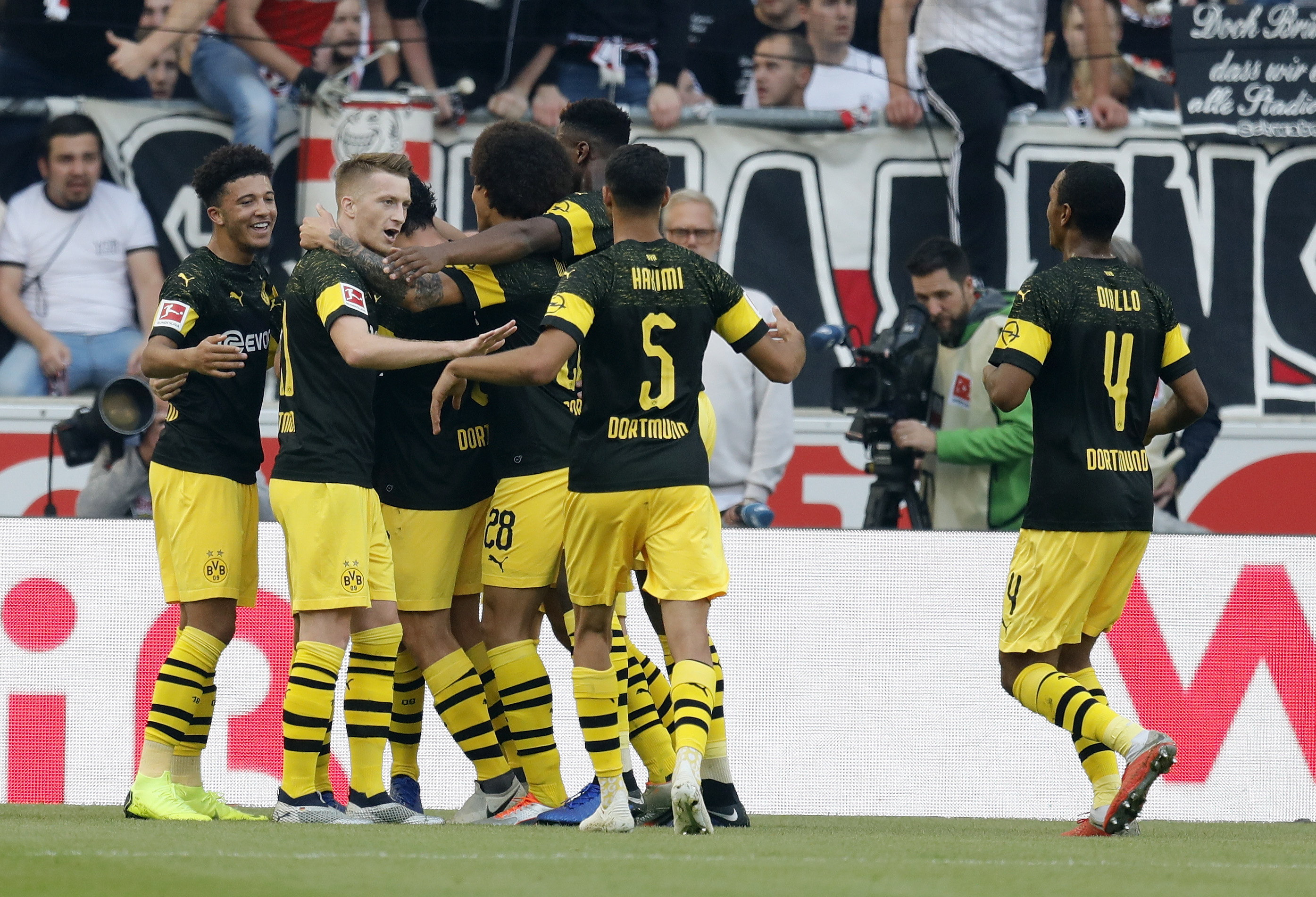 Bundesliga: Borussia Dortmund Goleó 4-0 Al Stuttgart Y Se Mantiene En ...