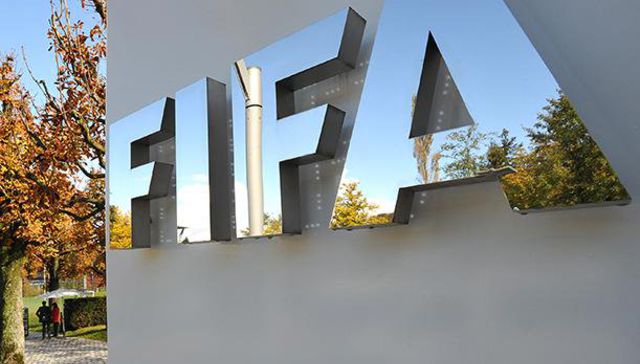 Hacer el fútbol global