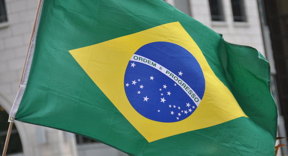 Ministerio pide que las escuelas graben a alumnos cantando el himno de Brasil