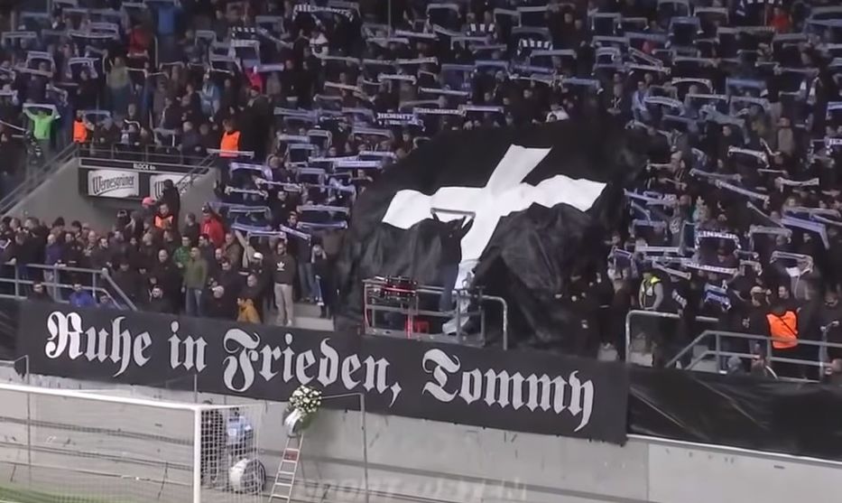 Con la derecha arriba