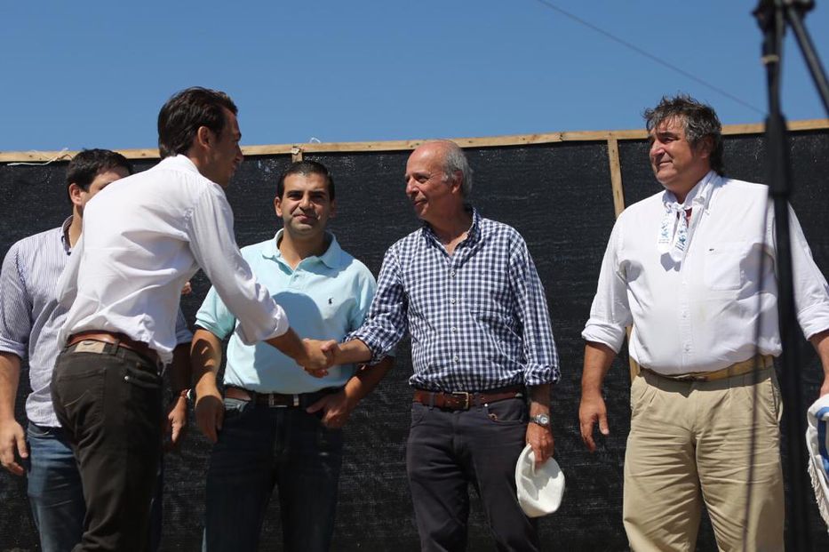 Intendente Botana sancionó a funcionario comunal por apoyar a Sartori, un 