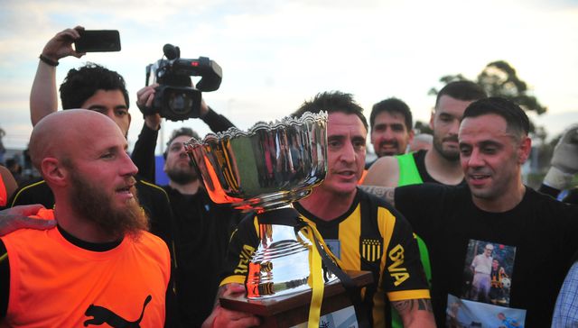 La copa es aurinegra