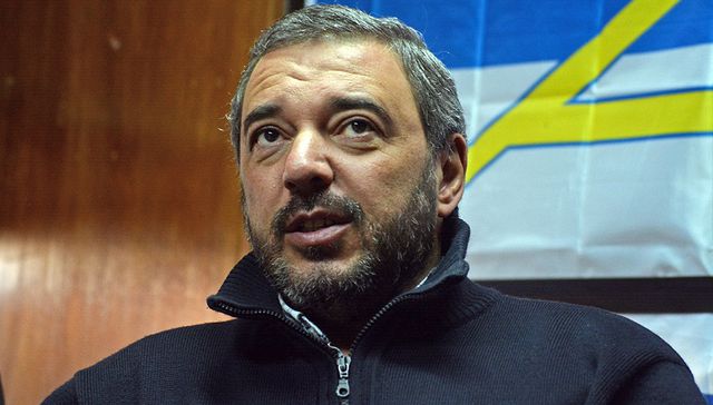 Entre gallos y medias noches