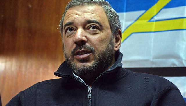 Entre gallos y medias noches