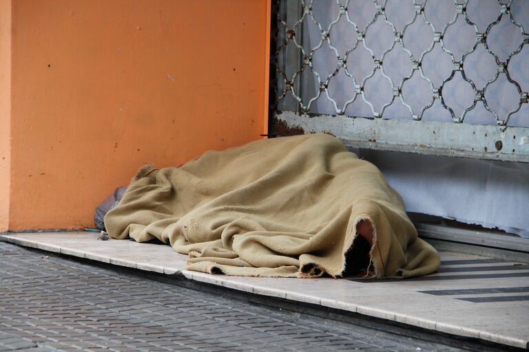 “No les den plata”: Ramis anunció frio y opinó (otra vez) sobre cómo ayudar a indigentes