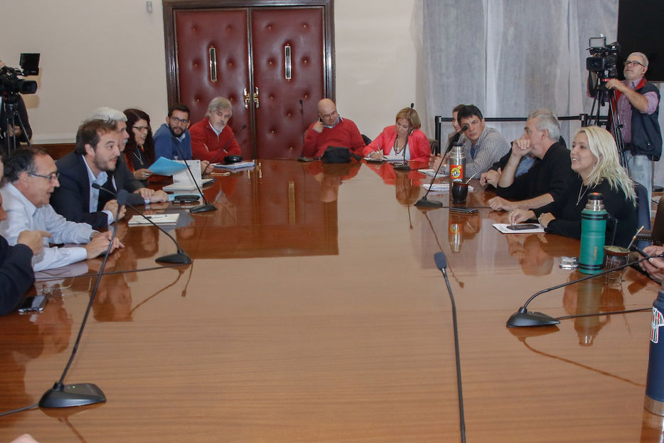 Adeom presentó propuesta para evitar privatización del “servicio lateral de contenedores”