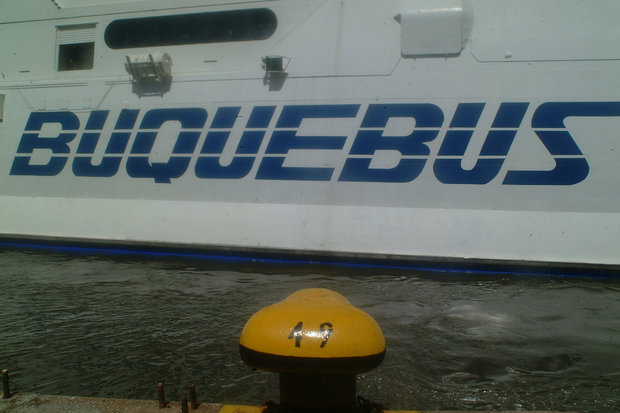 Tras caos en puerto de Colonia, Buquebus dio las razones de por qué no zarpó el barco